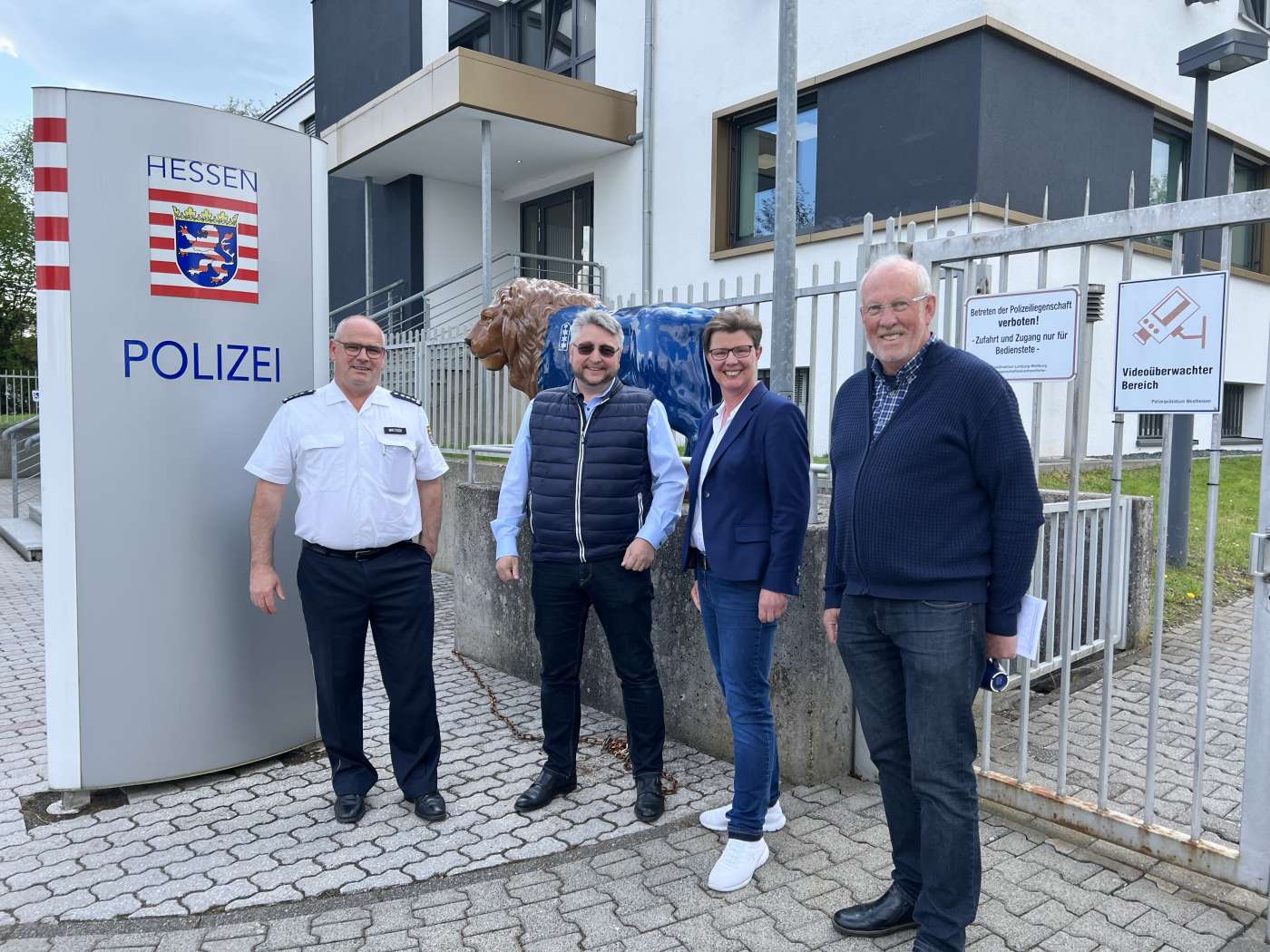 Austausch zur Situation auf der Polizeistation zwischen (v.l.) Rainer Becker, Marcus Brambach, Marion Schardt-Sauer und Hans Werner Bruchmeier