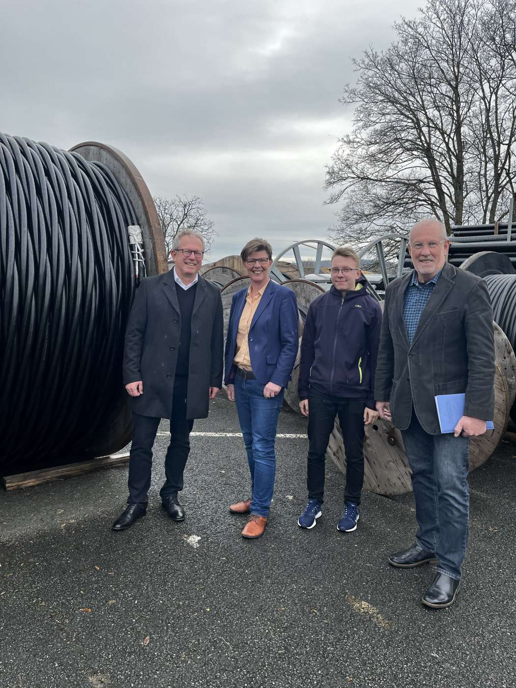 Bild: v.l., Jörg Korschinsky, Marion Schardt-Sauer, , Lucas Wolf (Schülerpraktikant) Hans Werner Bruchmeier,